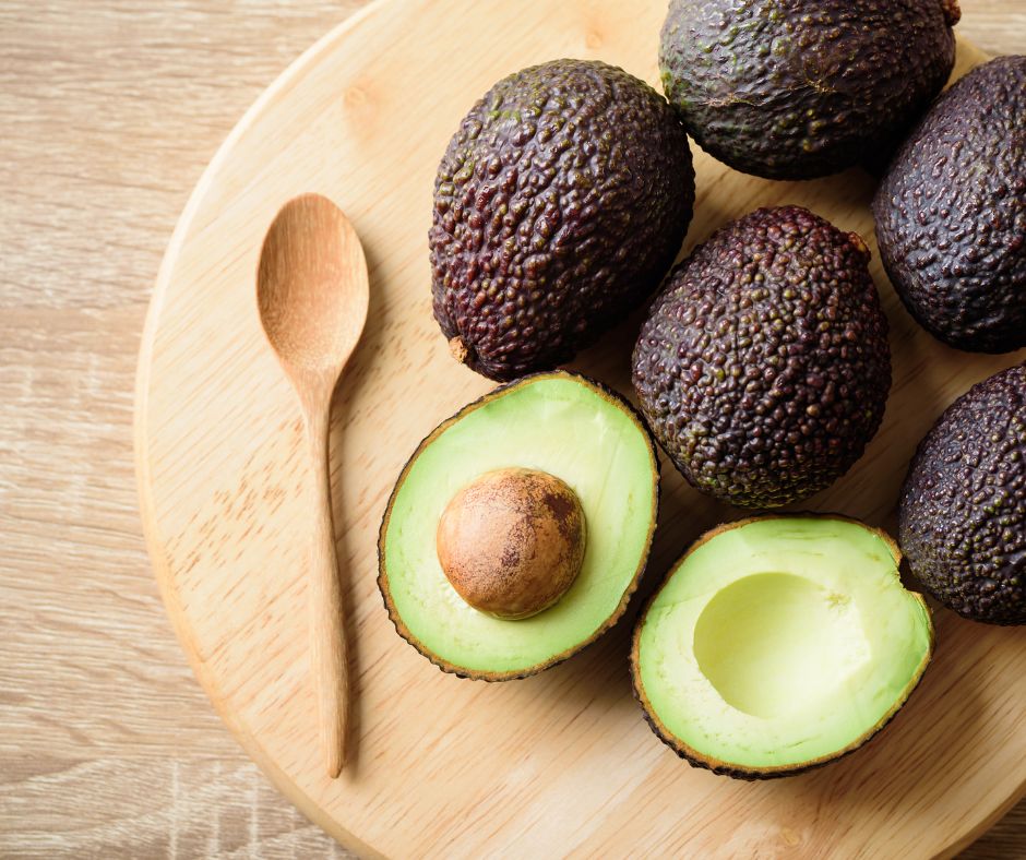 Van de keuken naar de badkamer: hoe avocado een revolutie teweeg kan brengen in je haarverzorging - Omad's