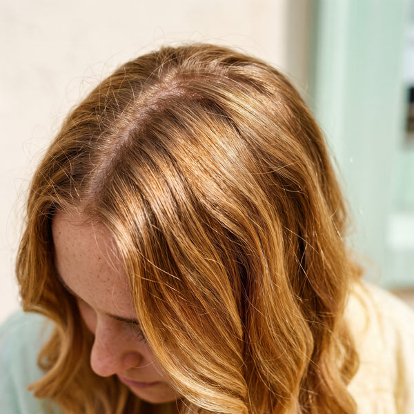 Nuance blond miel, ondulations dorees